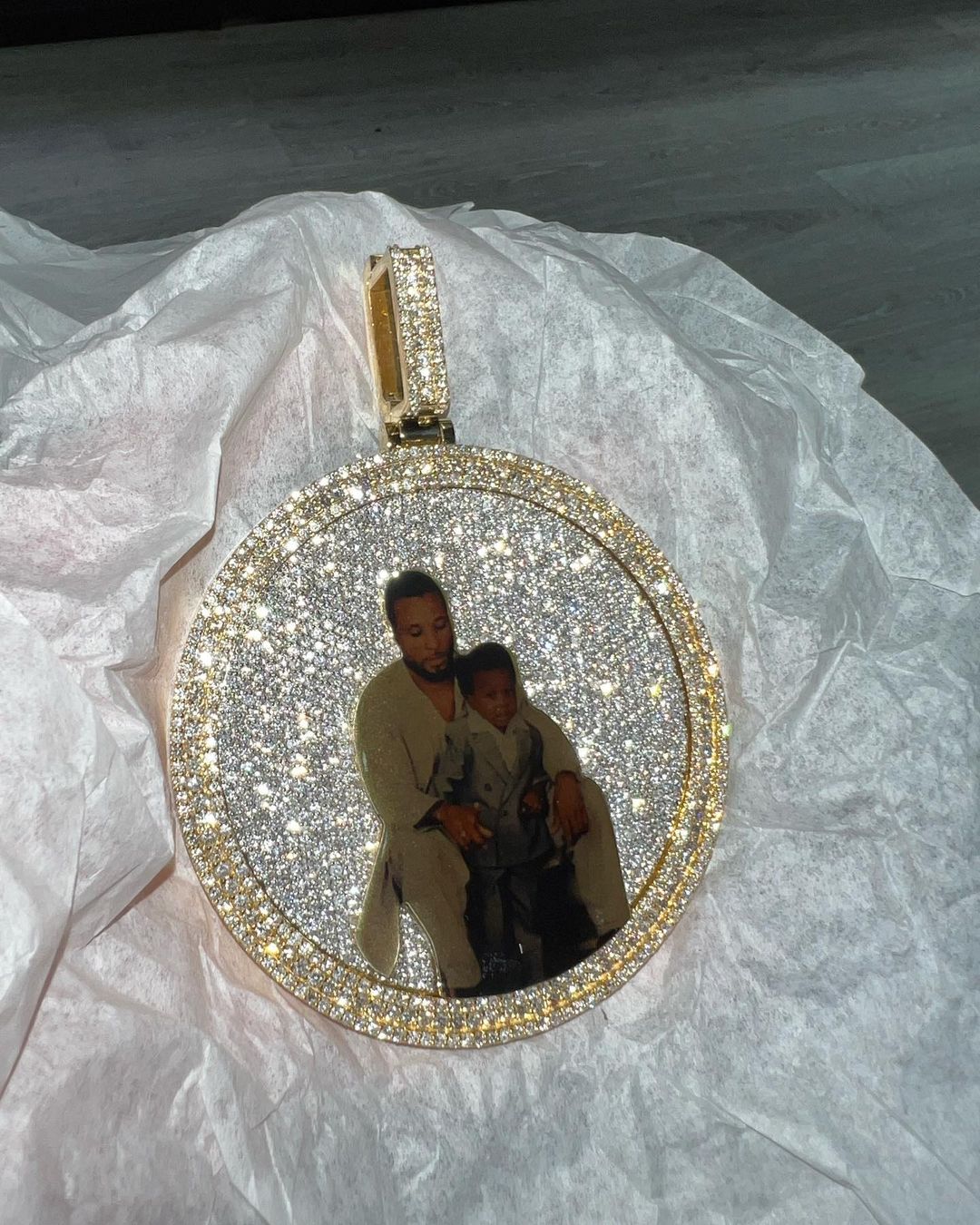 Iced Out Custom Circle Necklace Custom Photo Pendant 3D Iced Out