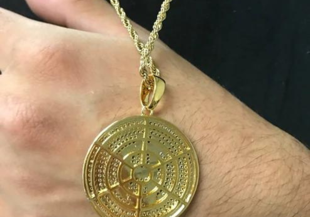 Custom Iced Out Pendant: A Symbol of Style and Personal Expression in the USA JBR Jeweler