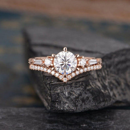 1.0CT Antique Rose Gold Baguette Cut Side Stone Moissanite Engagement Ring Curved Shaped Matching Band - JBR Jeweler