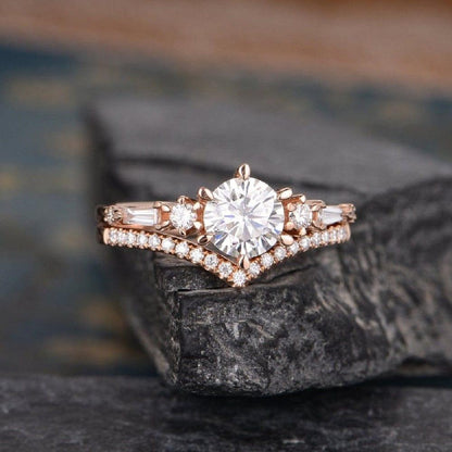 1.0CT Antique Rose Gold Baguette Cut Side Stone Moissanite Engagement Ring Curved Shaped Matching Band - JBR Jeweler