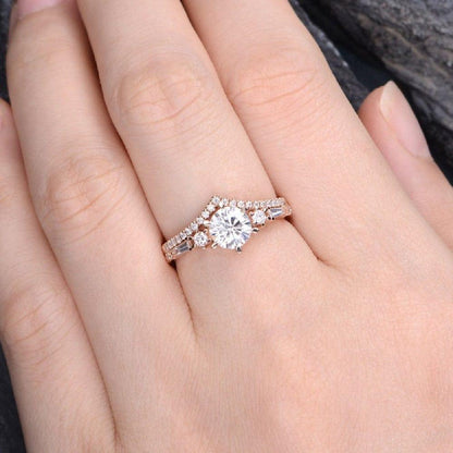 1.0CT Antique Rose Gold Baguette Cut Side Stone Moissanite Engagement Ring Curved Shaped Matching Band - JBR Jeweler