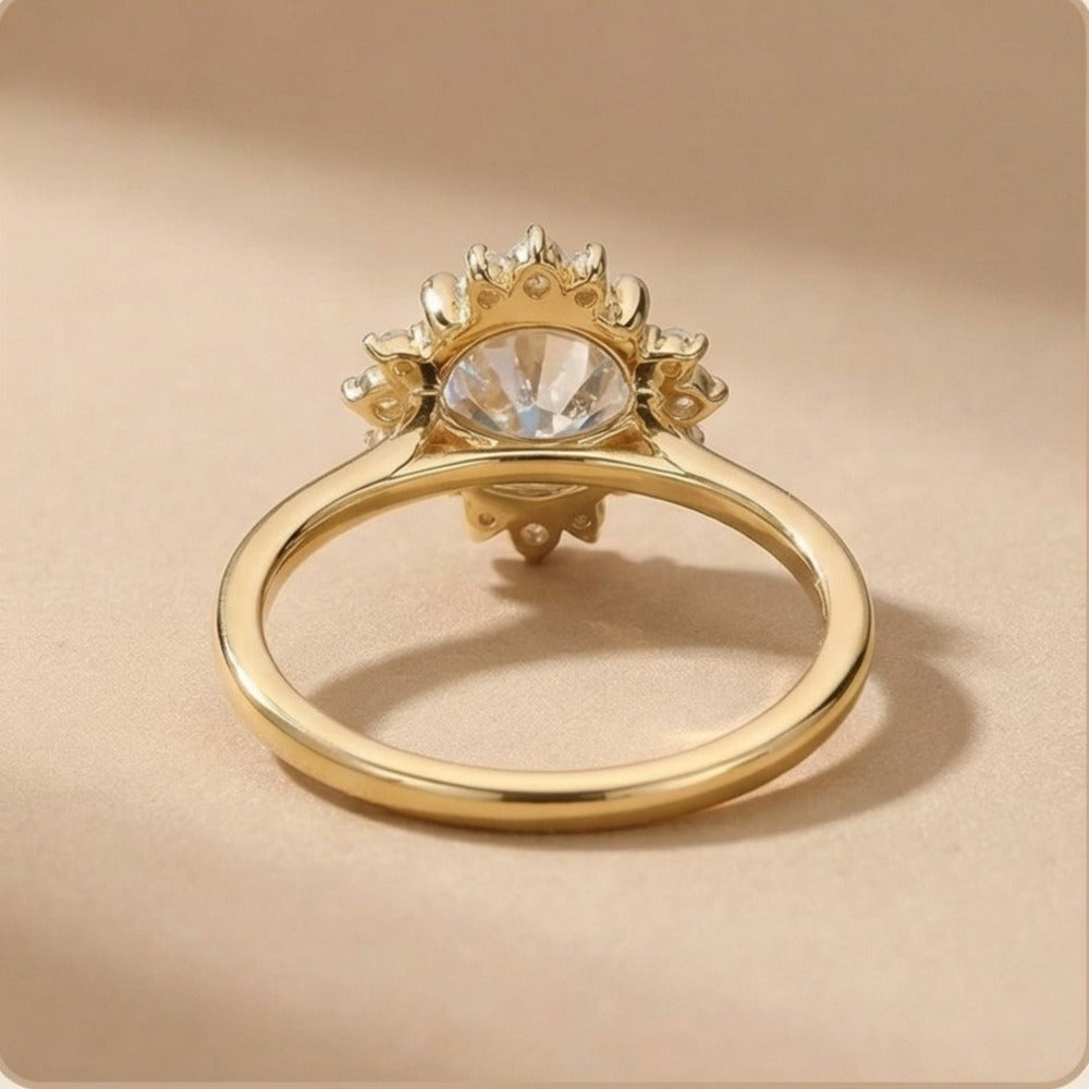 Round cut diamond halo ring top view