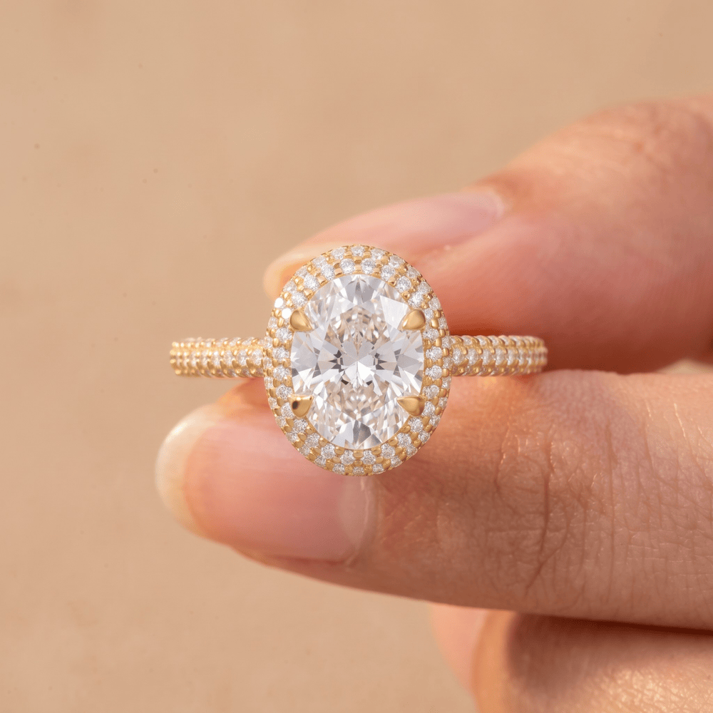 Petite halo ring on hand model