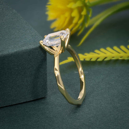 Bague solitaire diamant émeraude moissanite à bords carrés