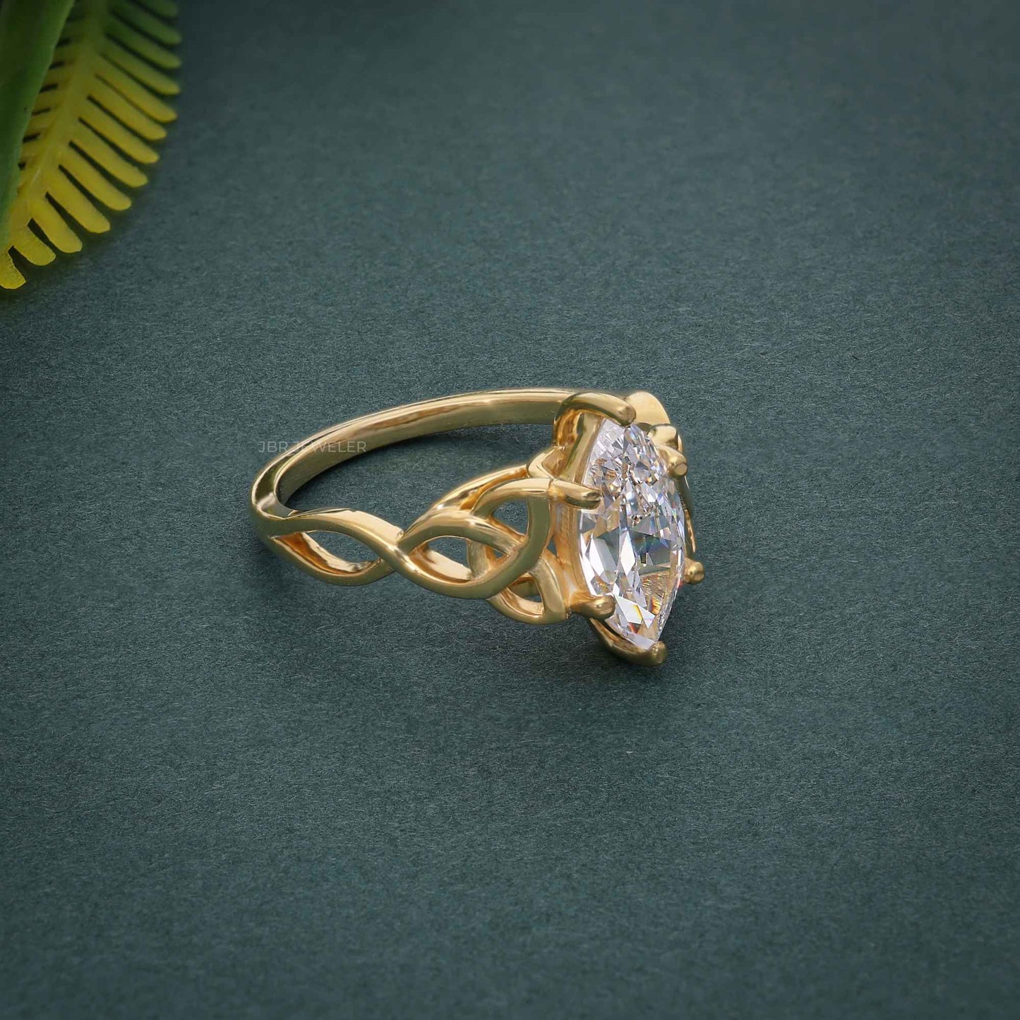 Bague de fiançailles en diamant moissanite marquise celtique