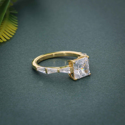 Bague de fiançailles en moissanite taille princesse avec baguette en pierre latérale