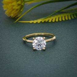 Bague solitaire ronde en diamants cultivés en laboratoire à bords carrés