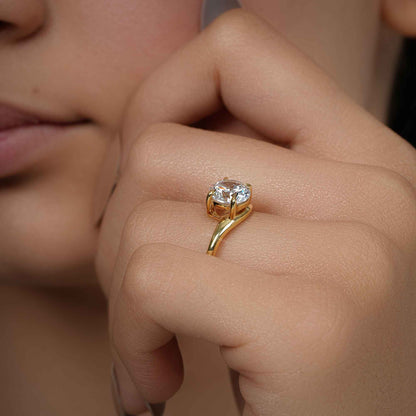 Bague de fiançailles en diamant cultivé en laboratoire, taille ronde incurvée