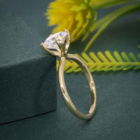 Bague de fiançailles solitaire moissanite à coussin triple griffes