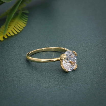 Bague de fiançailles solitaire moissanite ovale à trois griffes