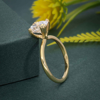 Bague de fiançailles solitaire moissanite ovale à trois griffes