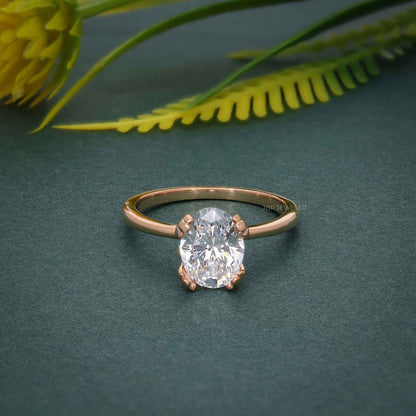 Bague de fiançailles solitaire moissanite ovale à trois griffes