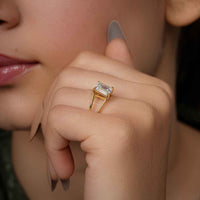 Bague solitaire avec diamants cultivés en laboratoire, tige fendue, taille émeraude