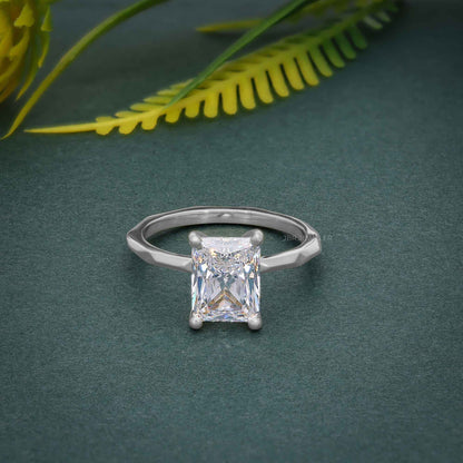 Bague solitaire à diamants cultivés en laboratoire Radiant à bords carrés