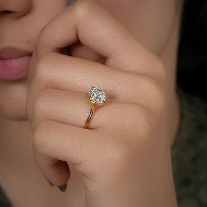 Bague de fiançailles en diamant moissanite rond Silhouette