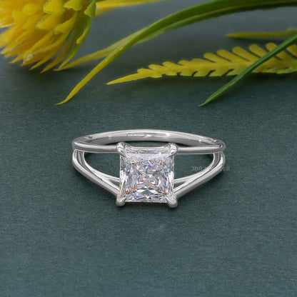 Bague solitaire à diamants cultivés en laboratoire, taille princesse, tige fendue