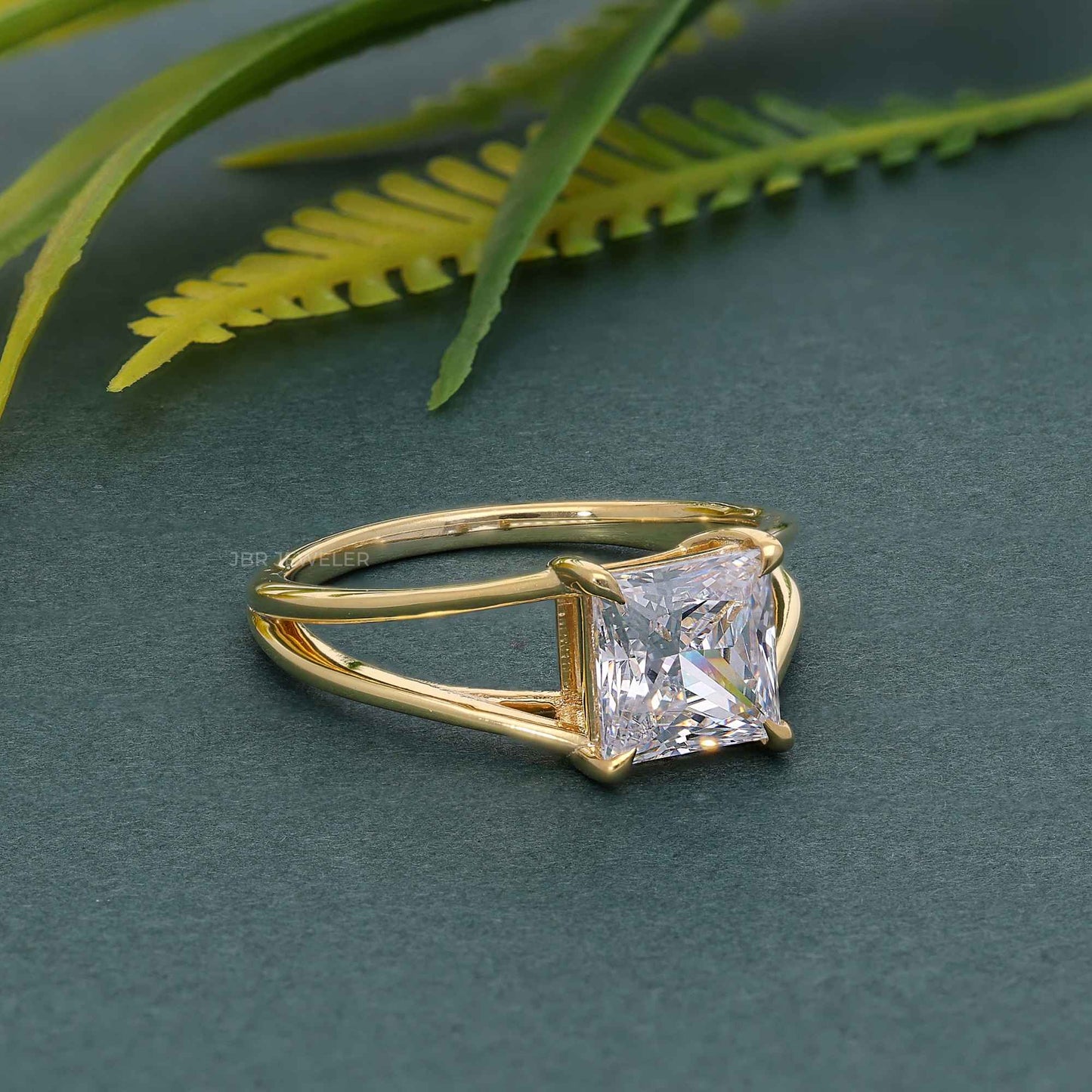 Bague solitaire à diamants cultivés en laboratoire, taille princesse, tige fendue