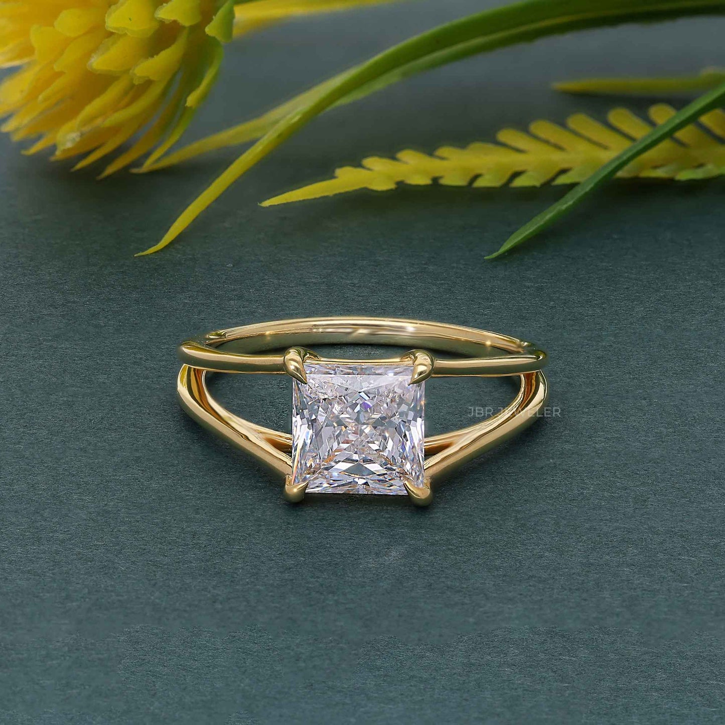 Bague solitaire à diamants cultivés en laboratoire, taille princesse, tige fendue