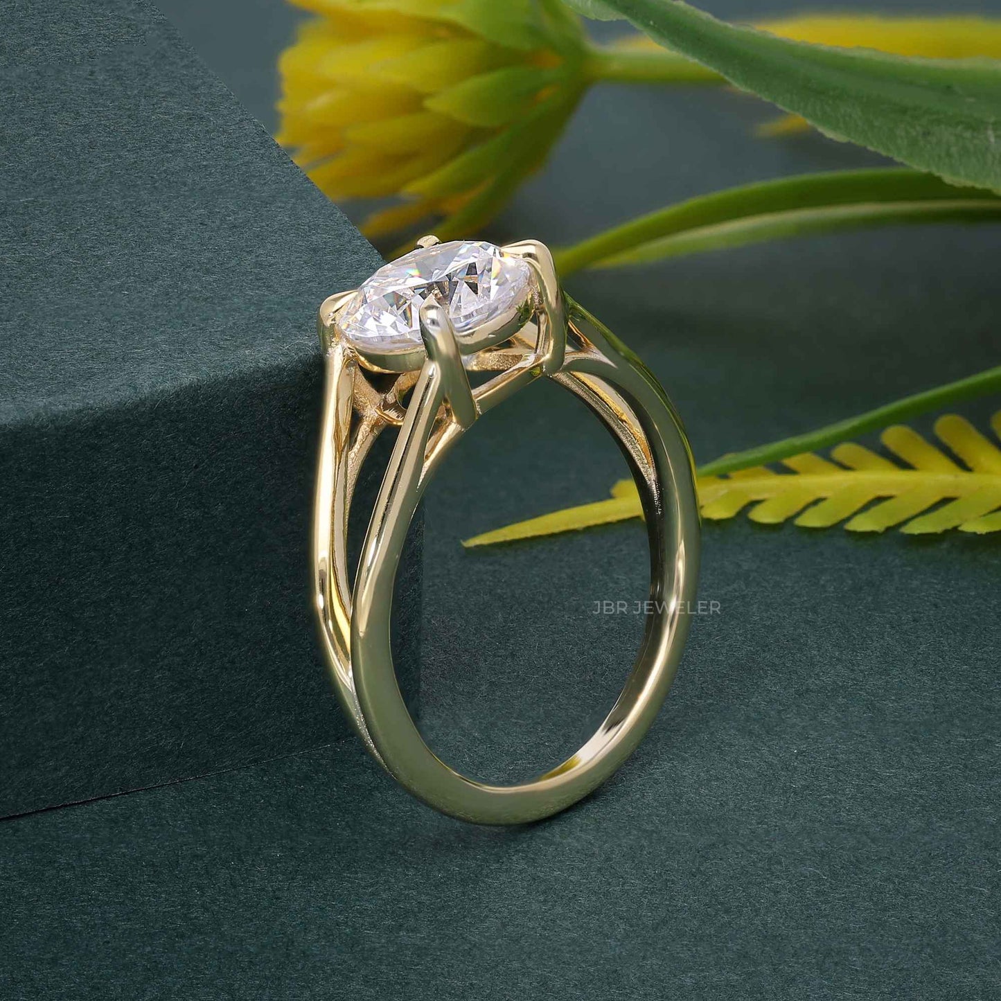 Bague solitaire diamant moissanite taille ronde à bande fendue