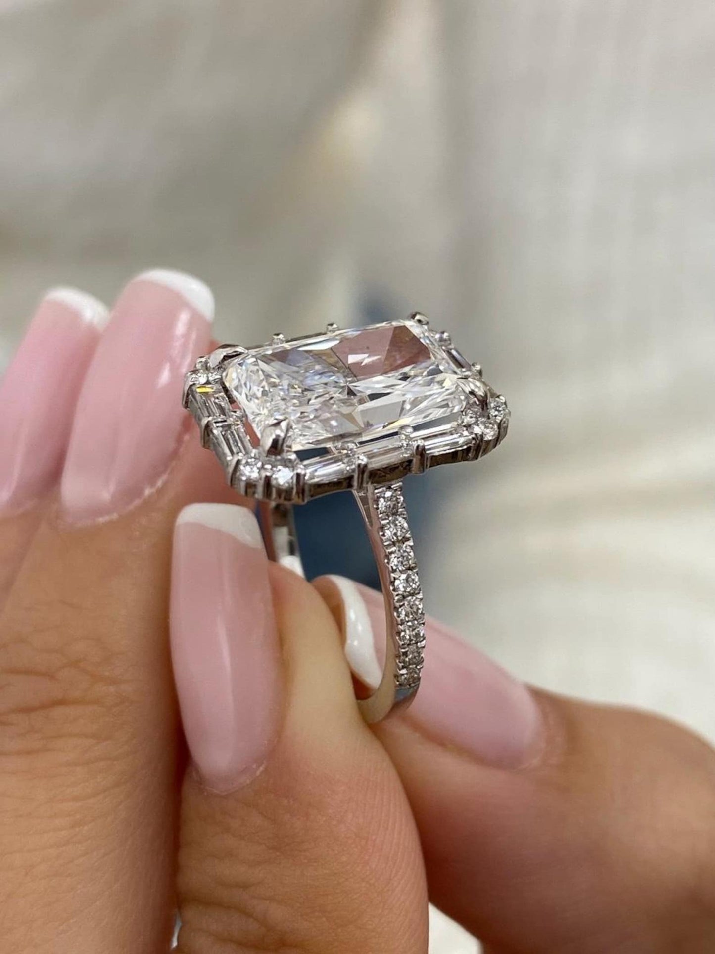 Bague de fiançailles avec accent marquise et diamant cultivé en laboratoire Asscher de 1,00 ct