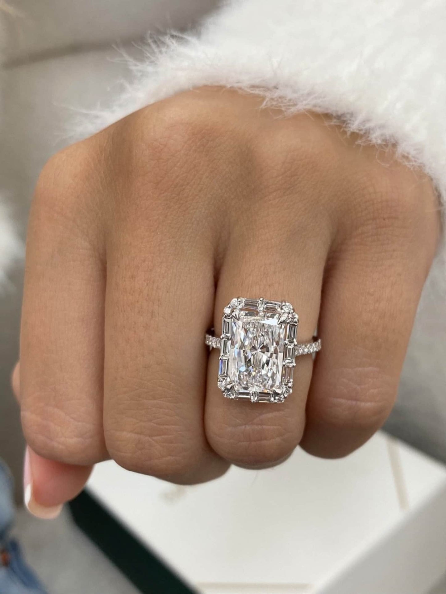 Bague de fiançailles avec accent marquise et diamant cultivé en laboratoire Asscher de 1,00 ct