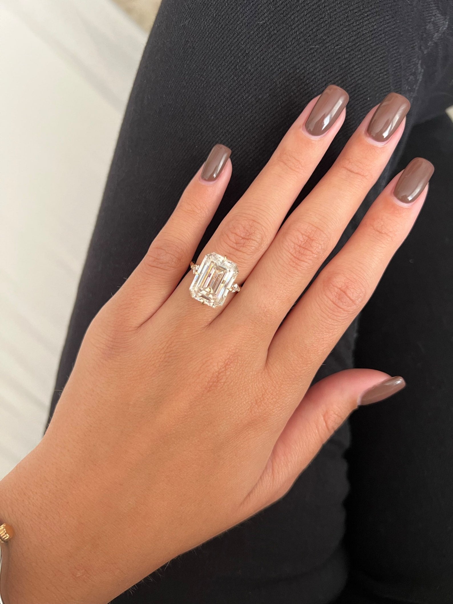 7.50 CT lab-grown emerald ring with timeless style