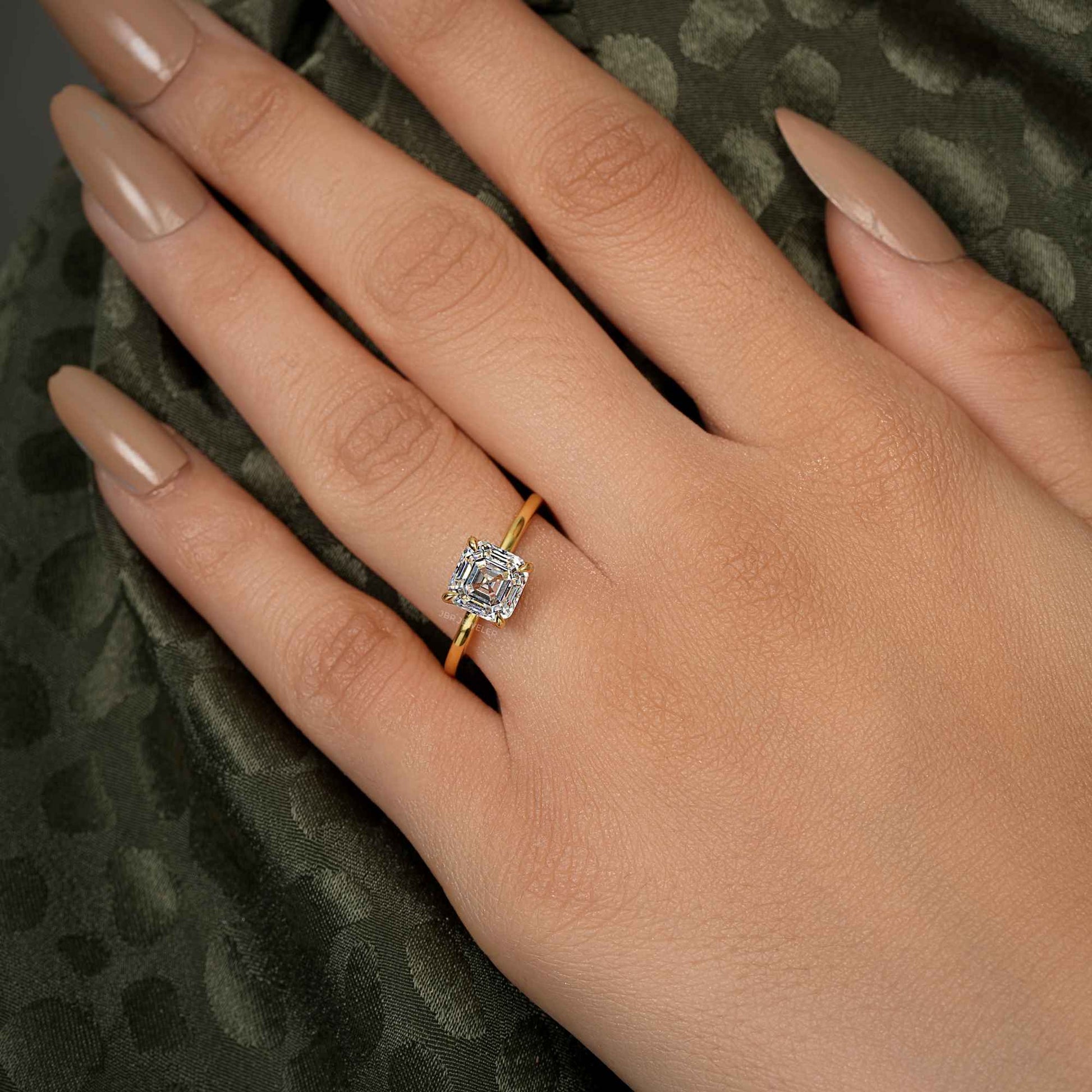 Bague solitaire avec diamants cultivés en laboratoire Petal Asscher