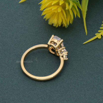 Bague de fiançailles asymétrique unique ovale en diamant cultivé en laboratoire