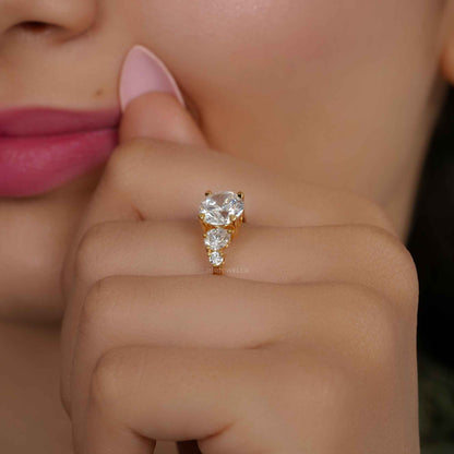 Bague de fiançailles asymétrique en diamant rond unique cultivé en laboratoire