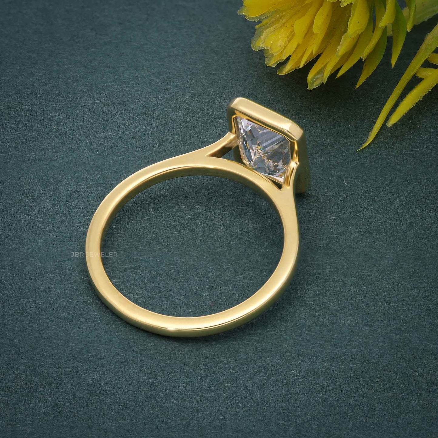 Bague de fiançailles en diamant moissanite rayonnante avec lunette