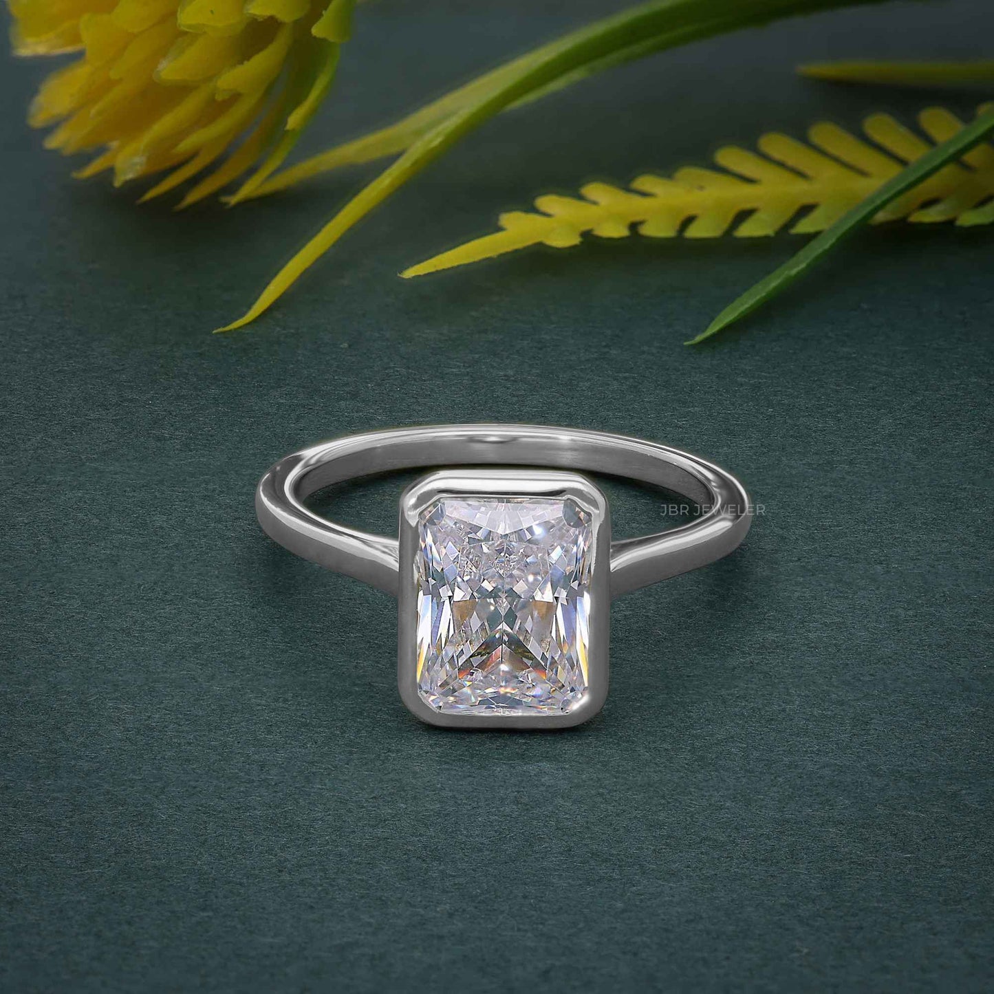 Bague de fiançailles en diamant moissanite rayonnante avec lunette