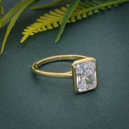 Bague de fiançailles en diamants cultivés en laboratoire Radiant sertie de lunette