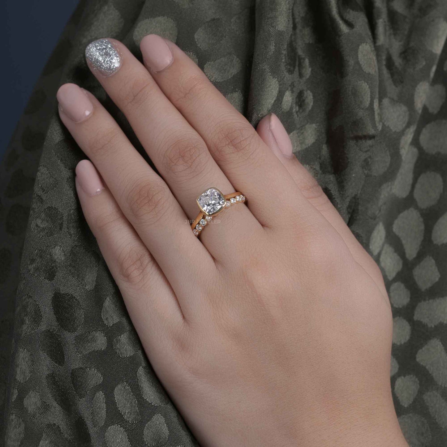 Bague de mariée en diamant Moissanite taille coussin allongée avec bande assortie demi-éternité