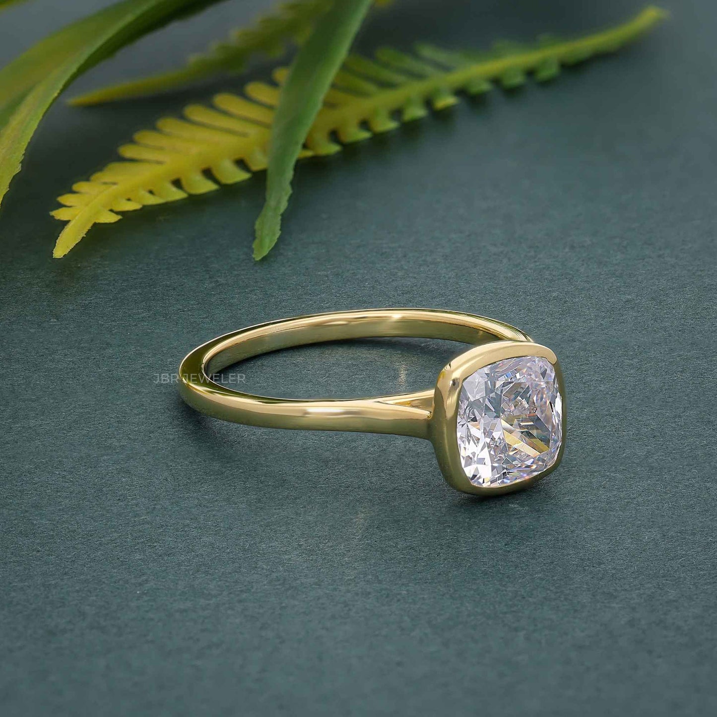 Bague solitaire en diamant moissanite à coussin allongé et lunette