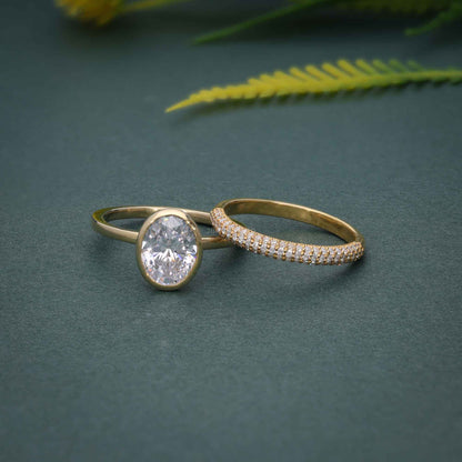 Bague de mariage en diamant moissanite taille ovale sertie de lunette avec bande assortie