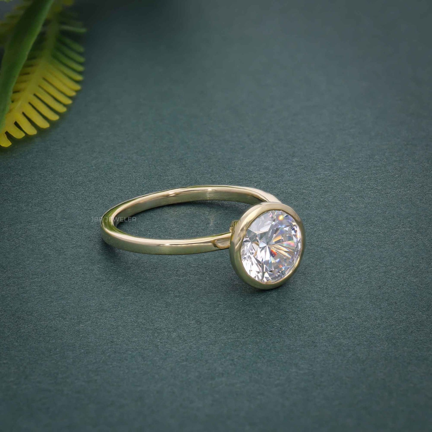 Bague de fiançailles en diamants ronds cultivés en laboratoire, sertie d'une lunette classique