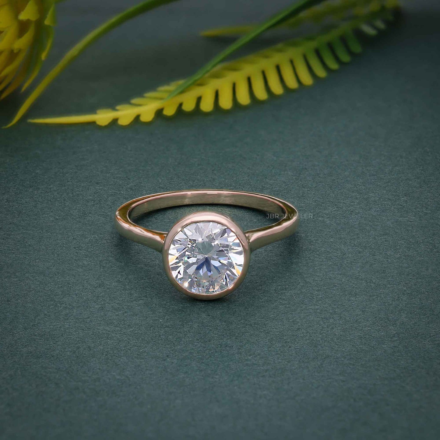 Bague de fiançailles solitaire ronde avec diamants cultivés en laboratoire, sertie de lunette