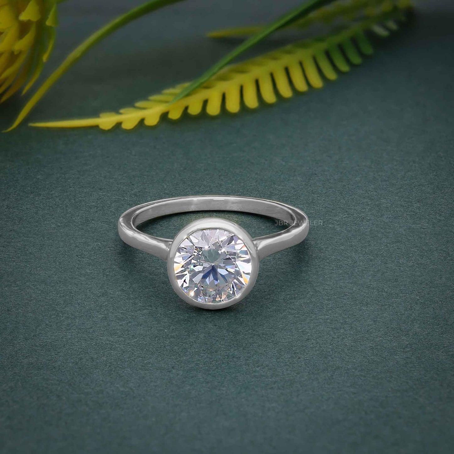 Bague de fiançailles solitaire ronde avec diamants cultivés en laboratoire, sertie de lunette