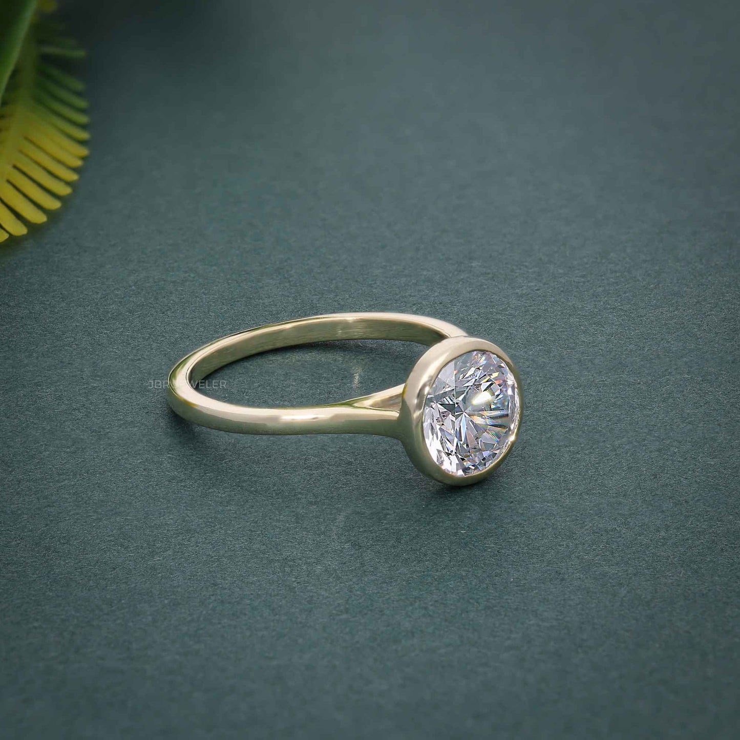 Bague de fiançailles solitaire ronde avec diamants cultivés en laboratoire, sertie de lunette