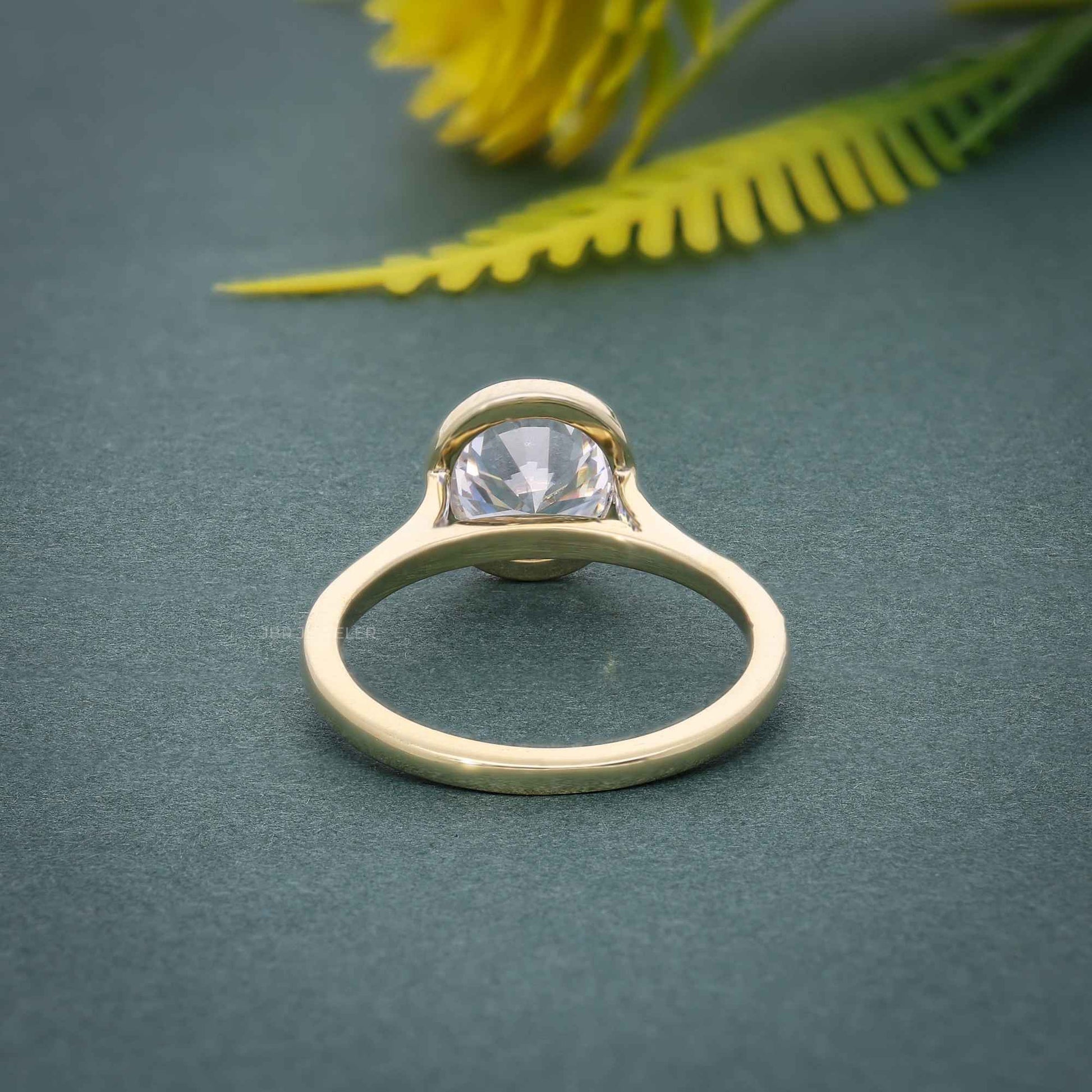 Bague de fiançailles solitaire ronde avec diamants cultivés en laboratoire, sertie de lunette