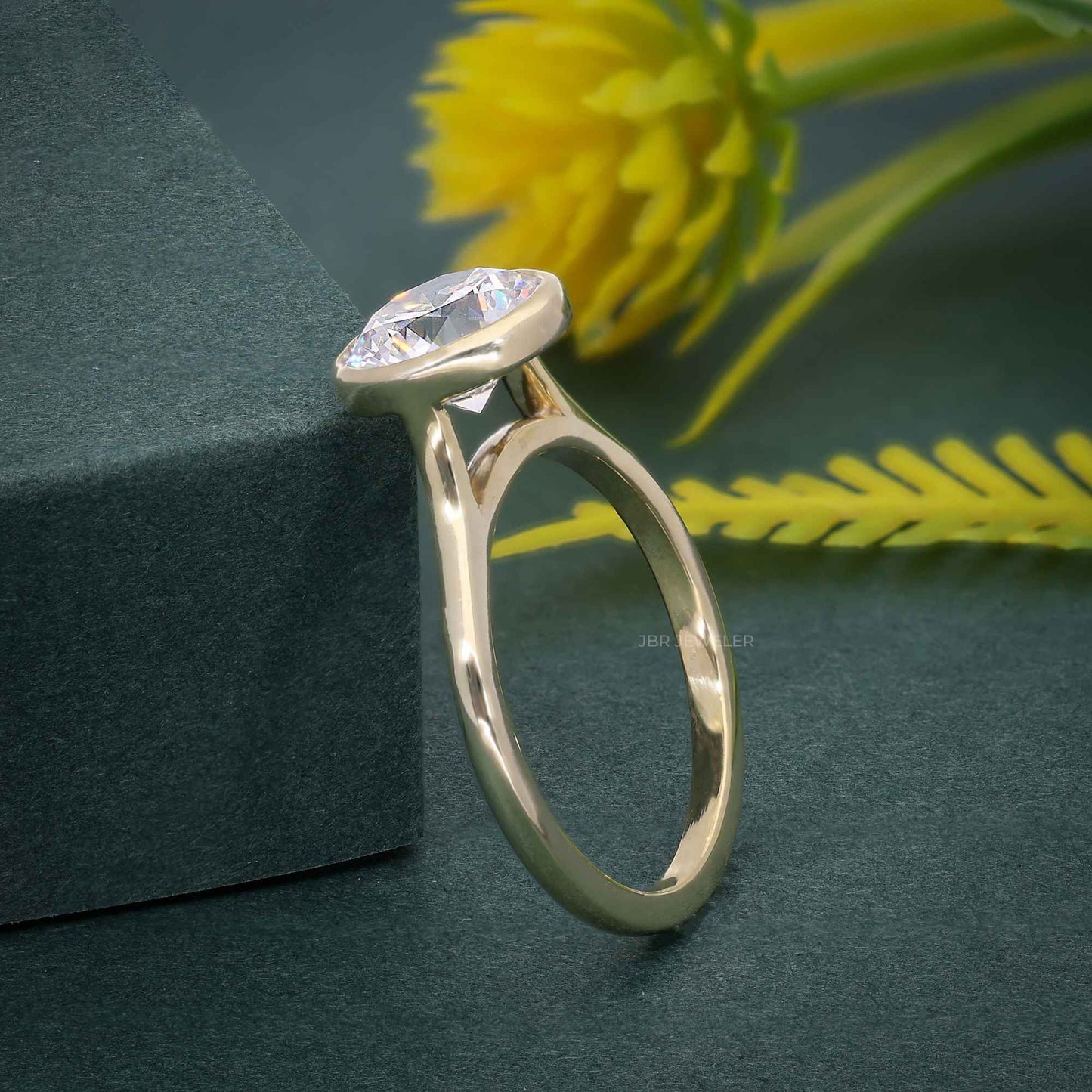 Bague de fiançailles solitaire ronde avec diamants cultivés en laboratoire, sertie de lunette