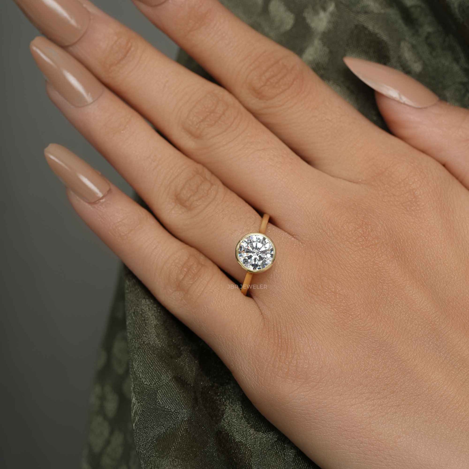 Bague de fiançailles solitaire ronde avec diamants cultivés en laboratoire, sertie de lunette