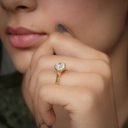 Bague de fiançailles solitaire ronde avec diamants cultivés en laboratoire, sertie de lunette