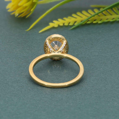 Kräftiger ovaler Moissanit-Solitär-Halo-Ring mit Diamanten