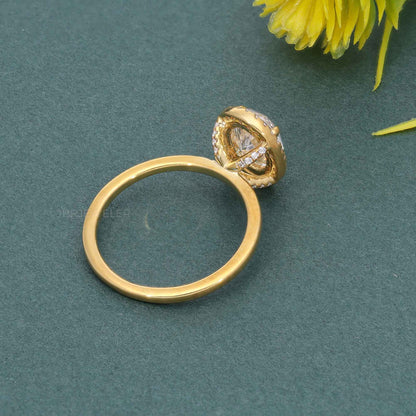 Kräftiger ovaler Halo-Ring mit Solitärdiamanten aus Laborzucht