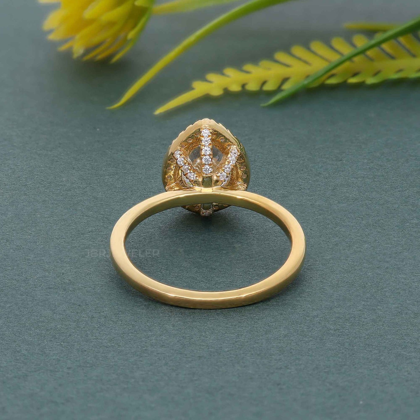 Bague halo solitaire diamant poire audacieuse cultivée en laboratoire