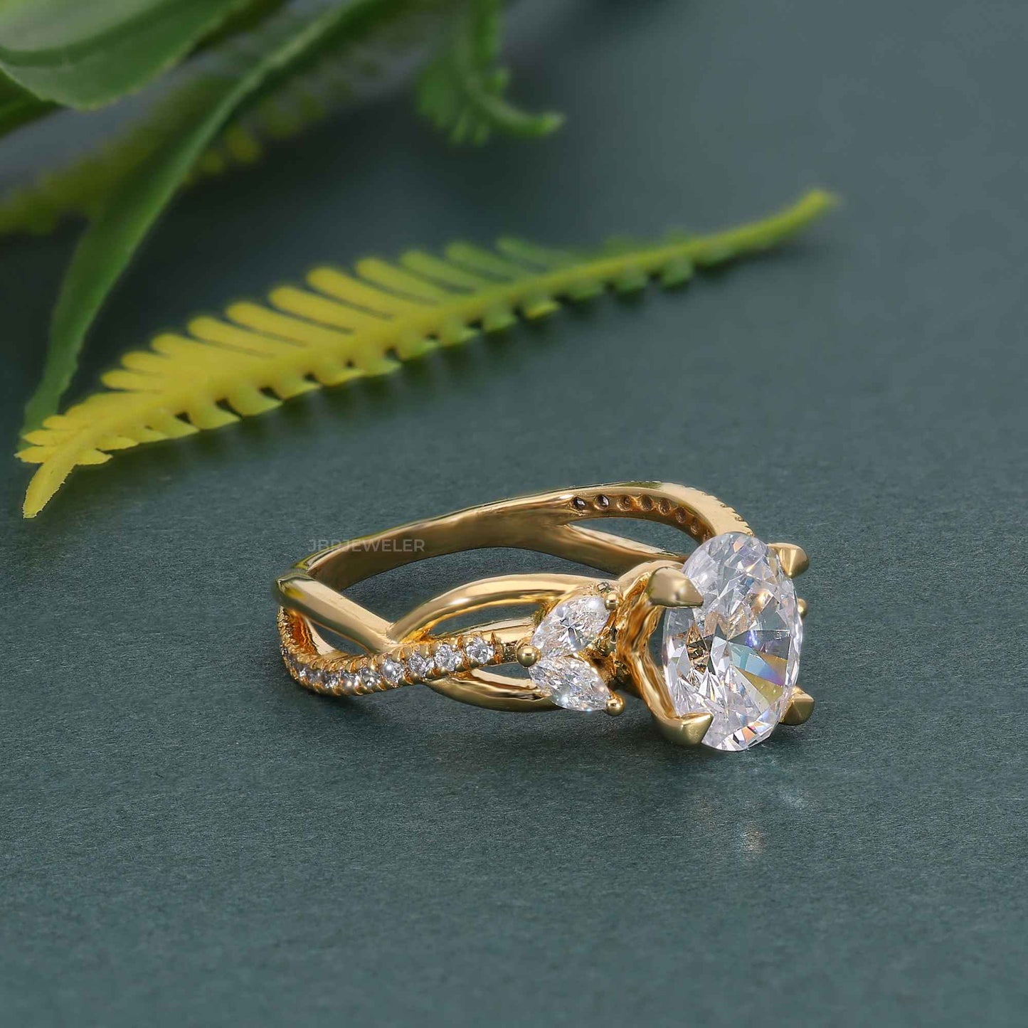 Bague de fiançailles en diamant moissanite ovale Bouquet