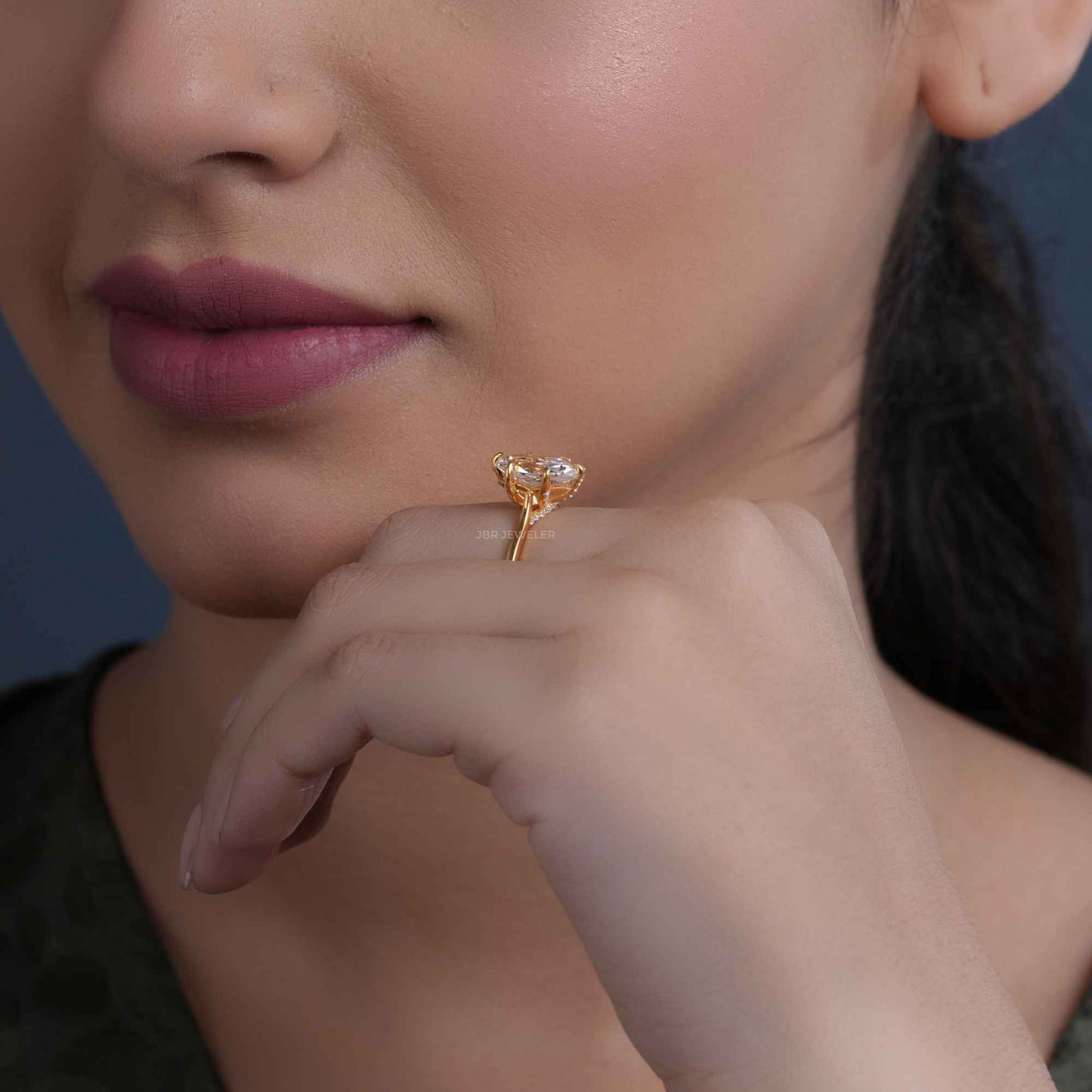 Bague de fiançailles en diamants cultivés en laboratoire taille marquise cathédrale