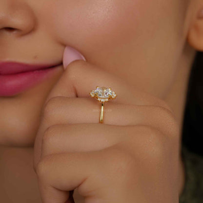 Bague de fiançailles halo de diamants cultivés en laboratoire taille ronde cathédrale