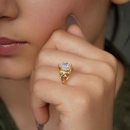 Bague de fiançailles en diamants cultivés en laboratoire à cœur celtique entrelacé